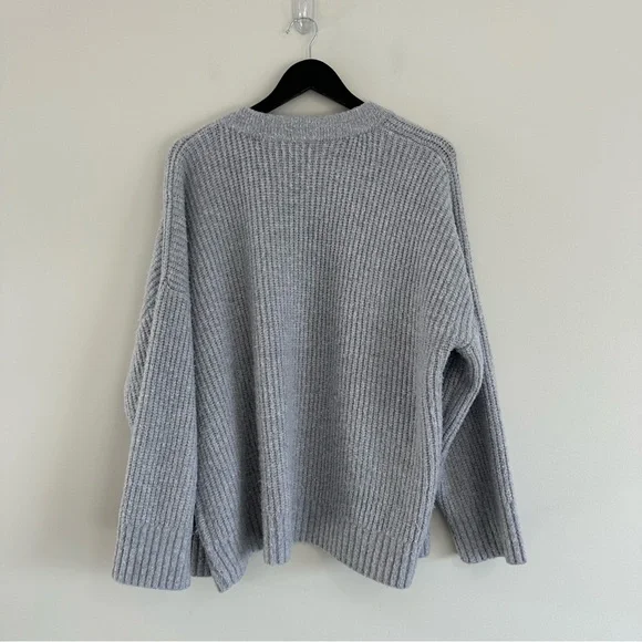 Abercrombie & Fitch Relaxed Hardware Crew Cardigan Sweater - Picture 3 of 11